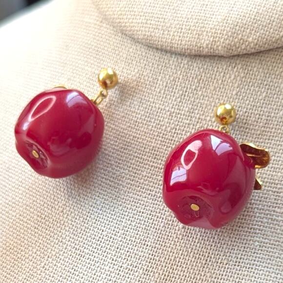 Vintage Avon Red Lucite Apple A Day Dangle Earrings Gold Tone - Picture 1 of 6